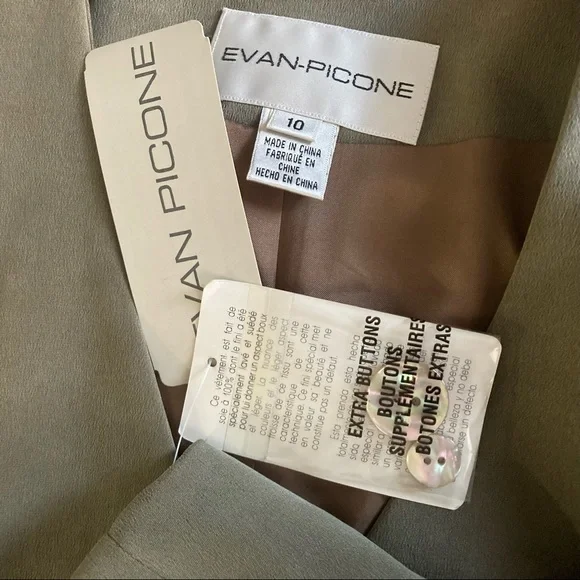 100% Silk Green Blazer With Opal Buttons NWT